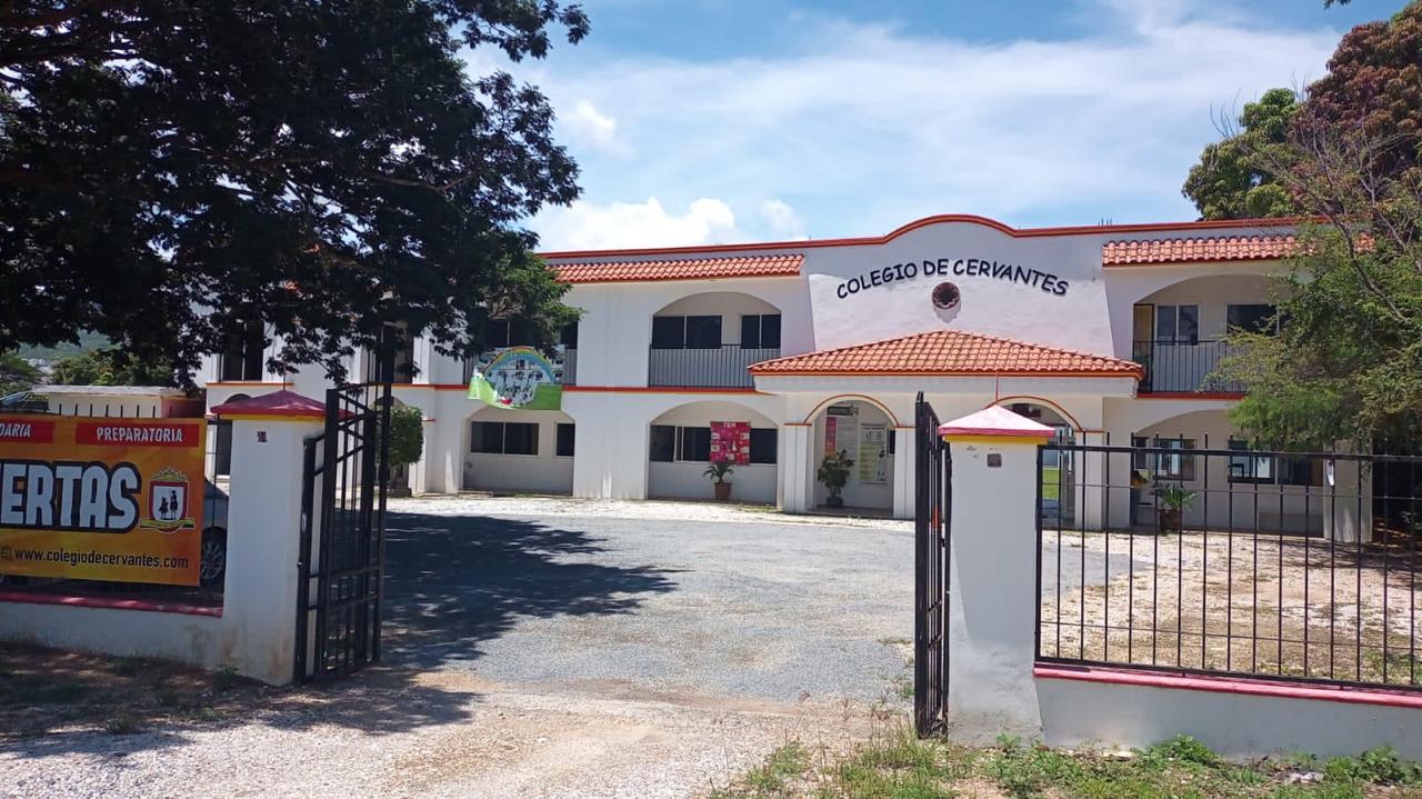 Fachada principal Colegio de Cervantes
